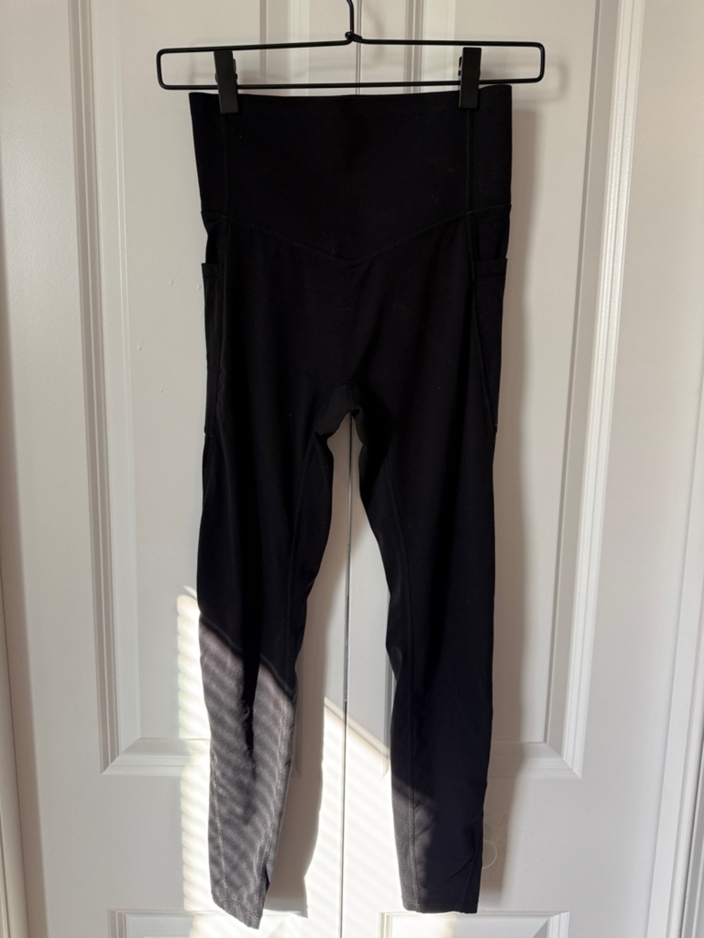 HALARA Black High-Waist Leggings with Side Pockets